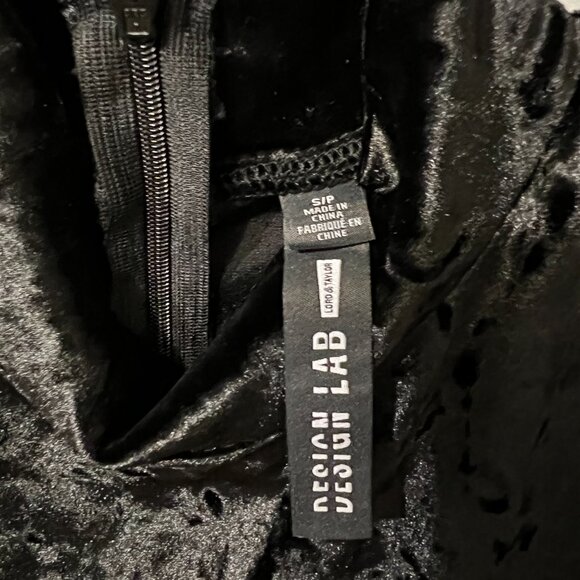 Mock neck velvet mini dress - Picture 2 of 3